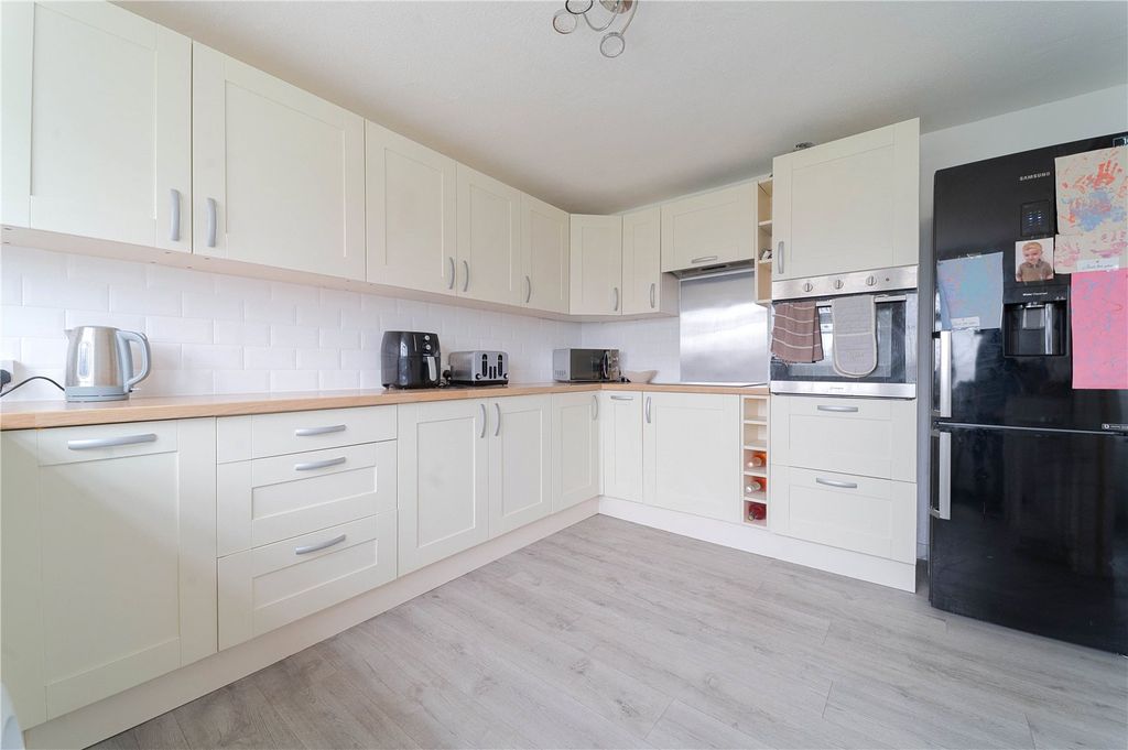 Property photo 3 of 14 Kitchen