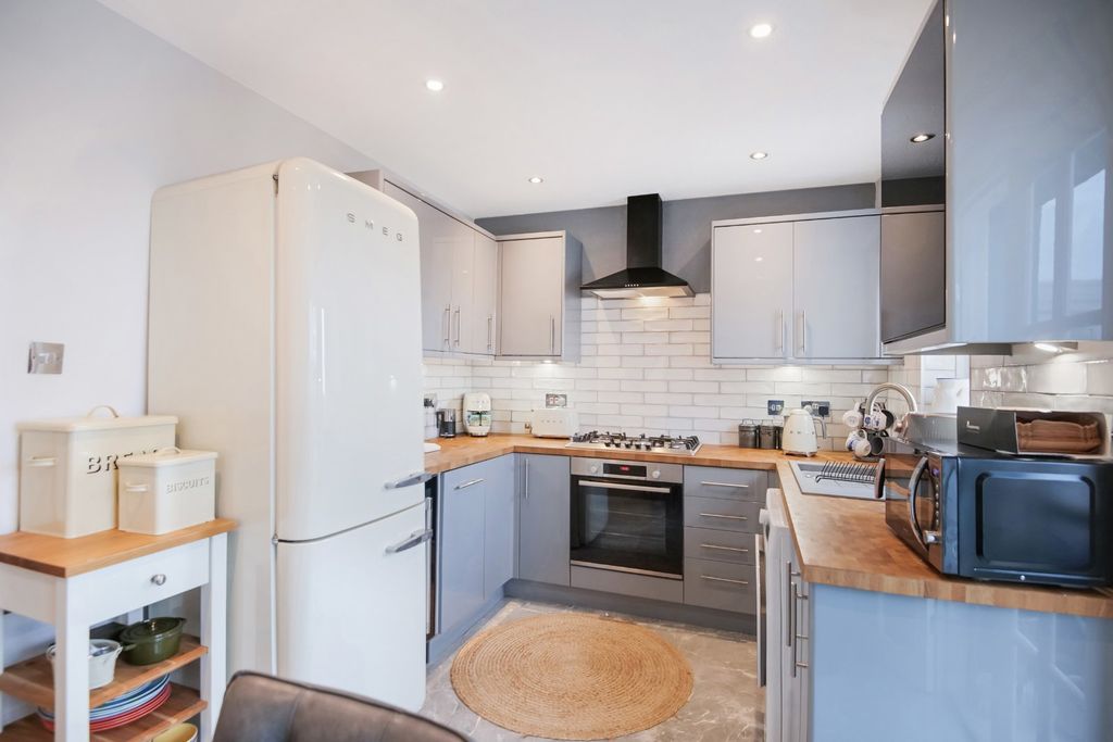 Property photo 3 of 15 Kitchen