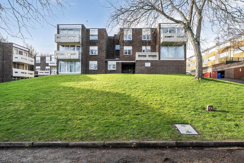 Property photo 1 of 21 1403906-1-697Cb71...