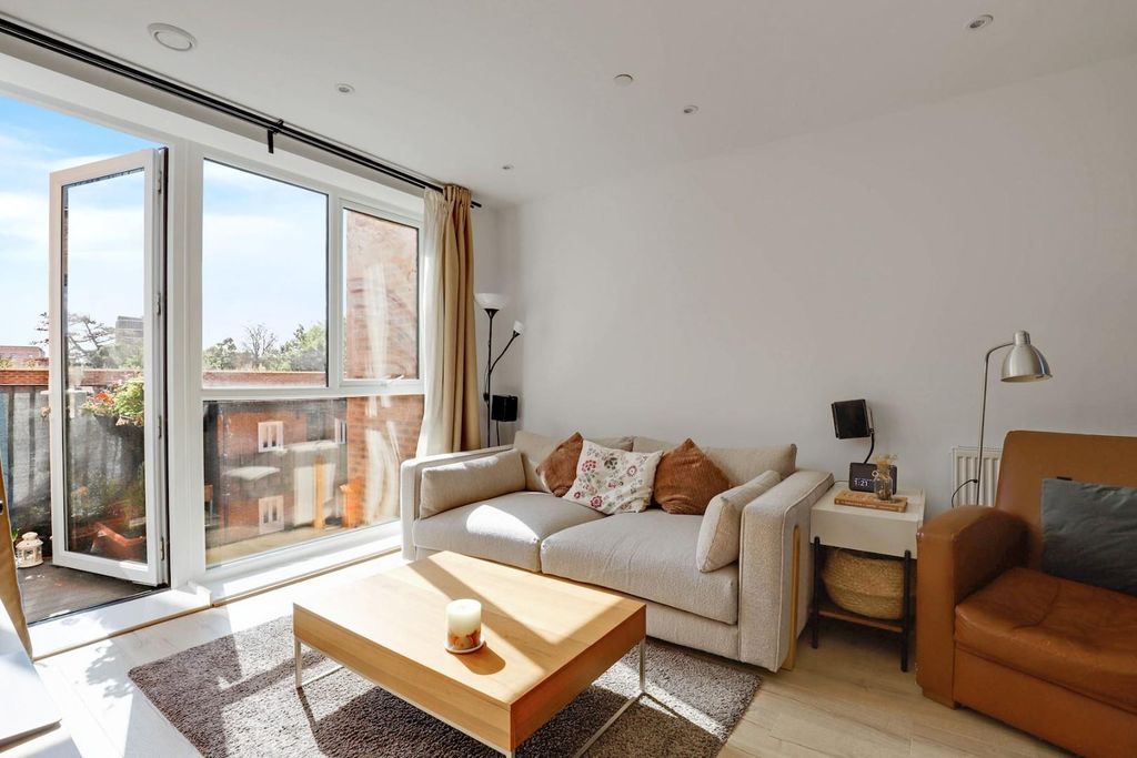 Property photo 2 of 15 12-42Fcjhpropworld - 14 Percy Mansions - 14-Medium