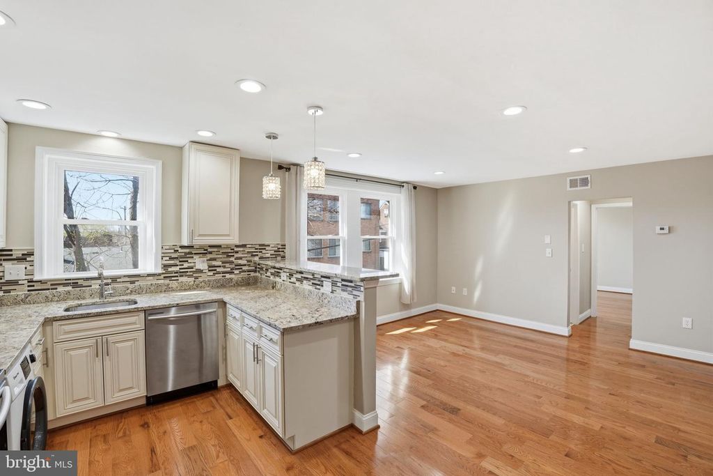 Property photo 3 of 12 <Alttext/>