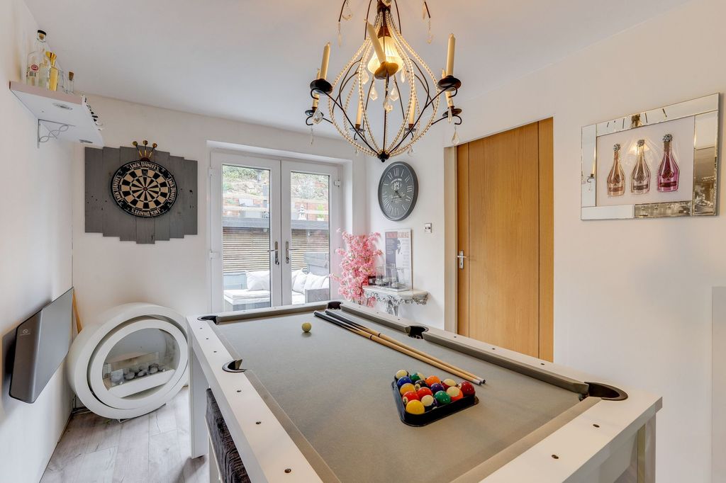 Property photo 3 of 32