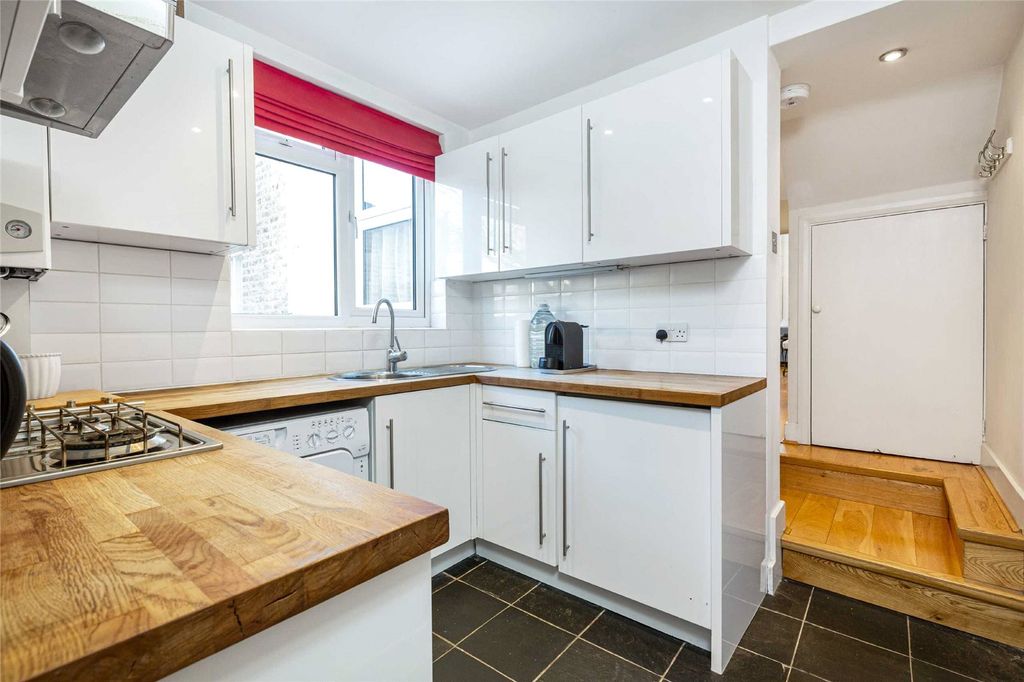 Property photo 3 of 8 Photo