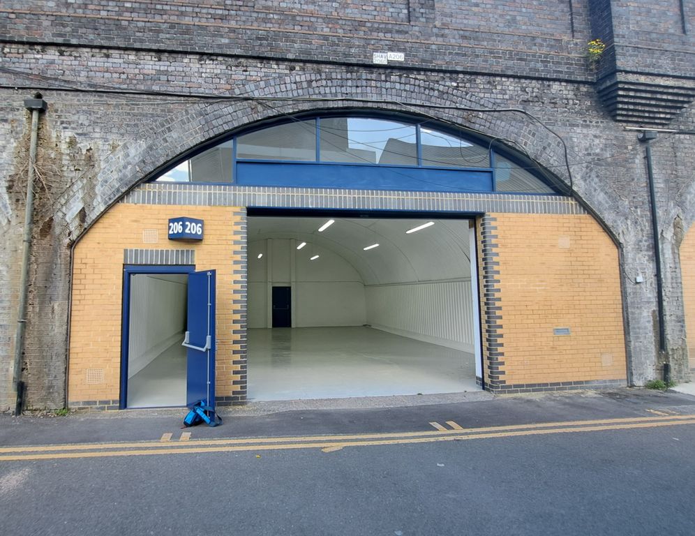 Property photo 1 of 3 The Front Of An Arch.