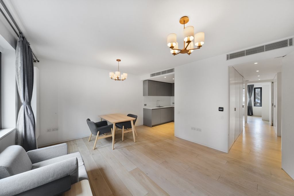 Property photo 1 of 11 Great Portland St...