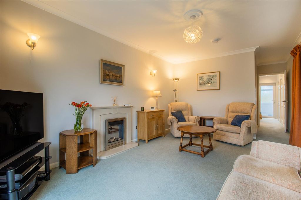 Property photo 2 of 28