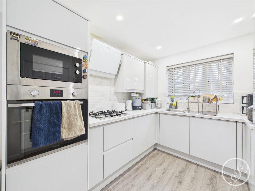 Property photo 3 of 12 Lounge/Dining Area/Kitchen