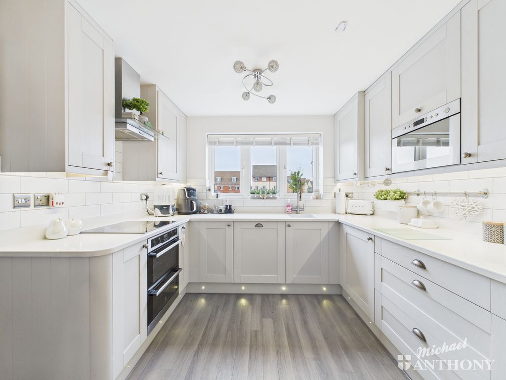 Property photo 2 of 20 Cam02773G0-Pr0368-Still006