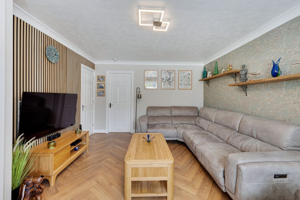 Property photo 3 of 19 5093835