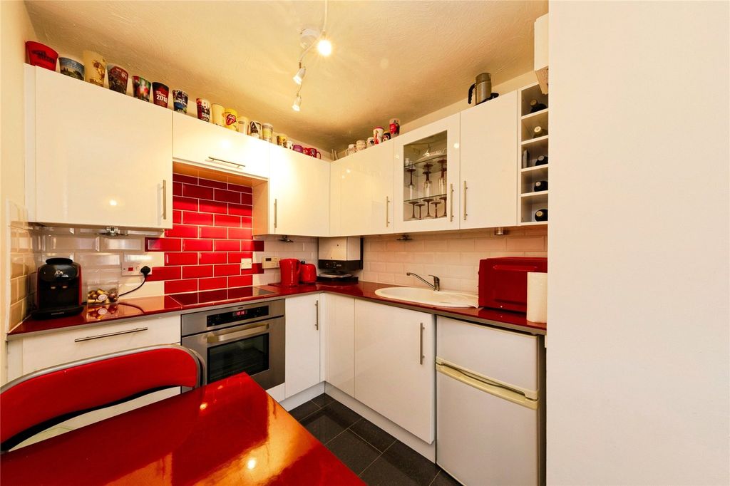 Property photo 3 of 12 Kitchen