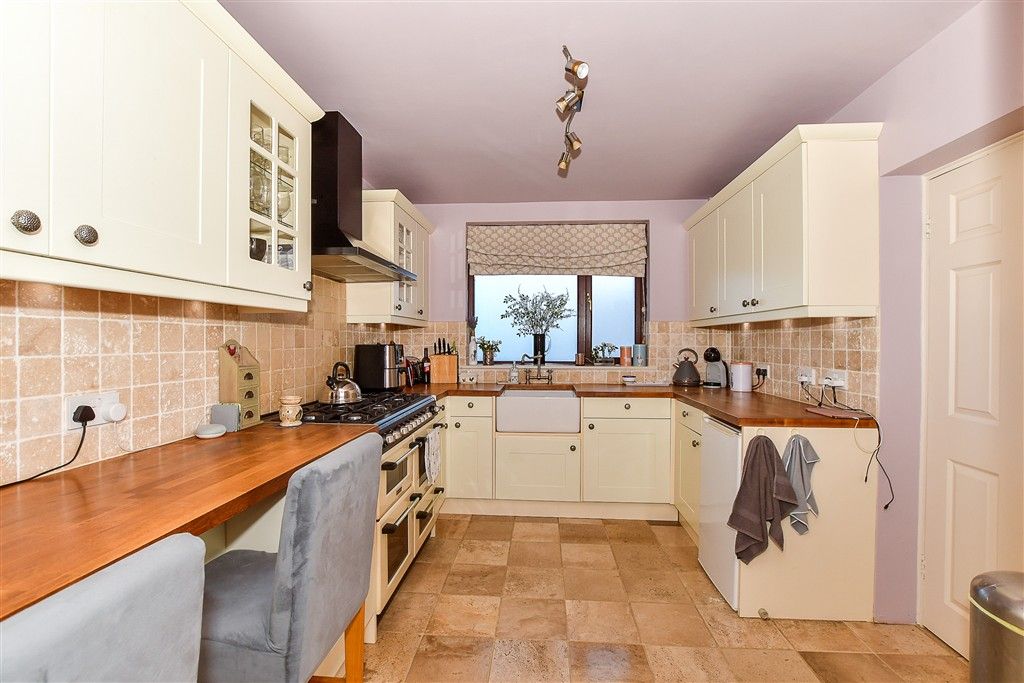 Property photo 2 of 17 Kitchen