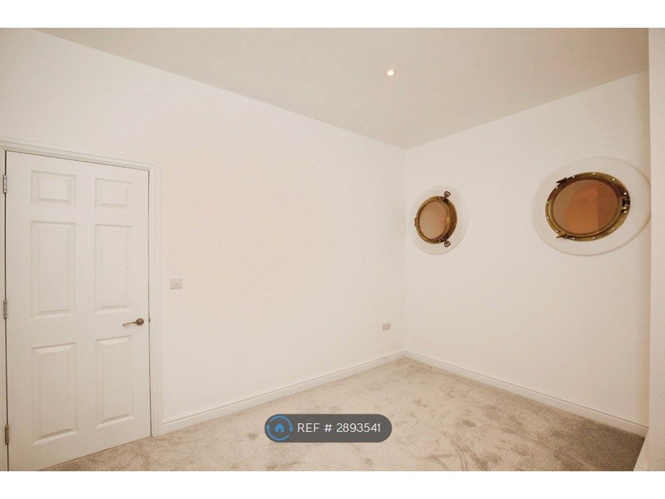 Property photo 2 of 19 Second Entrance Hall, Ideal For An Office Space