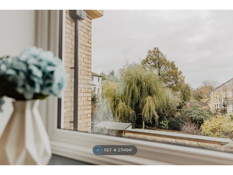 Property photo 3 of 26 2x Singles Or 1x King