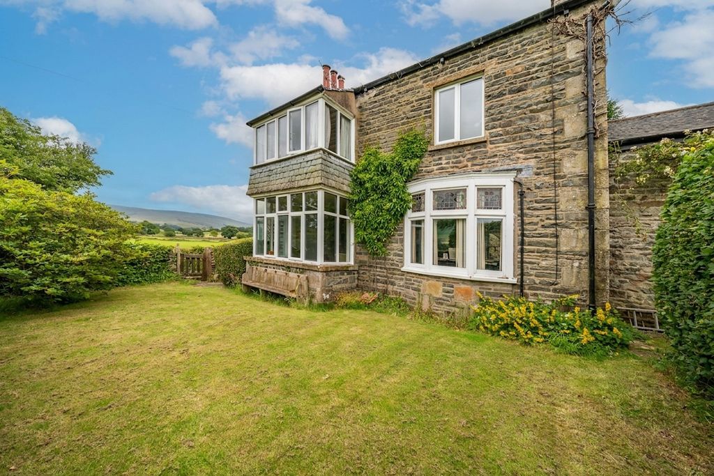 Property photo 2 of 30