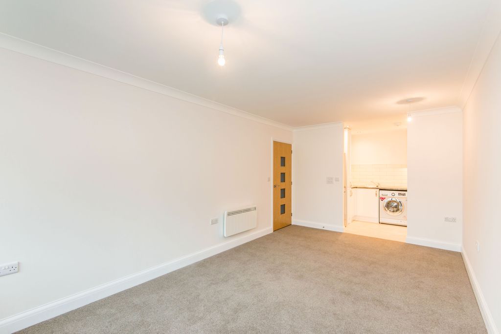 Property photo 2 of 8 Open Plan