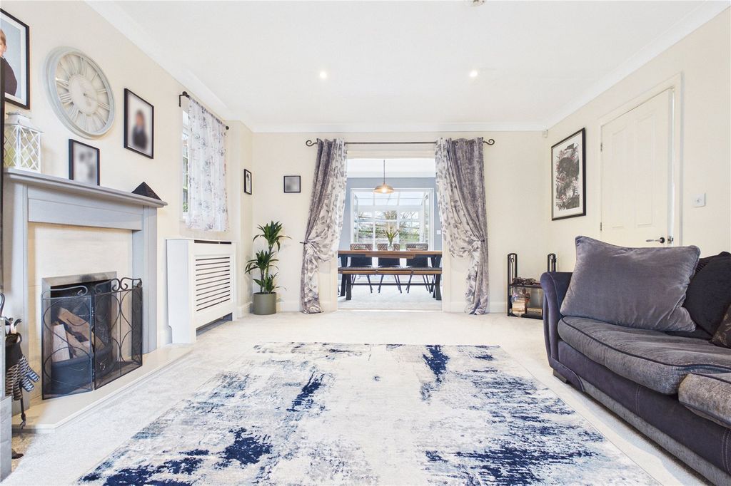 Property photo 2 of 27 Living Room