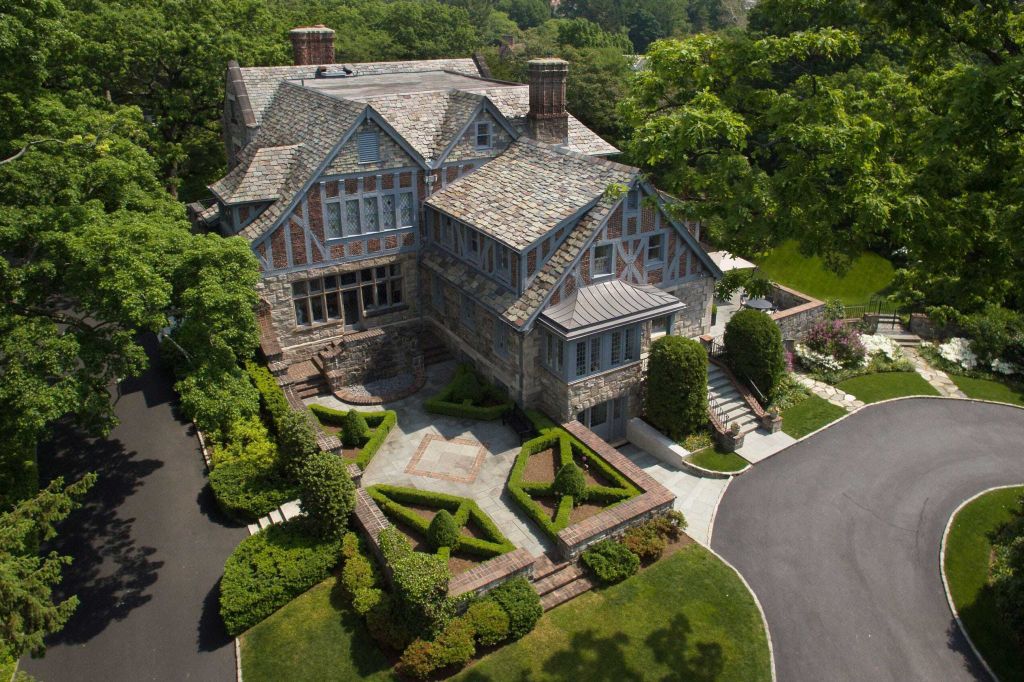 Property photo 1 of 12