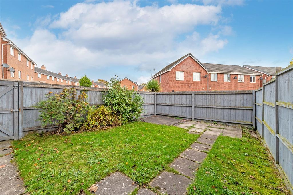 Property photo 2 of 19 Garden