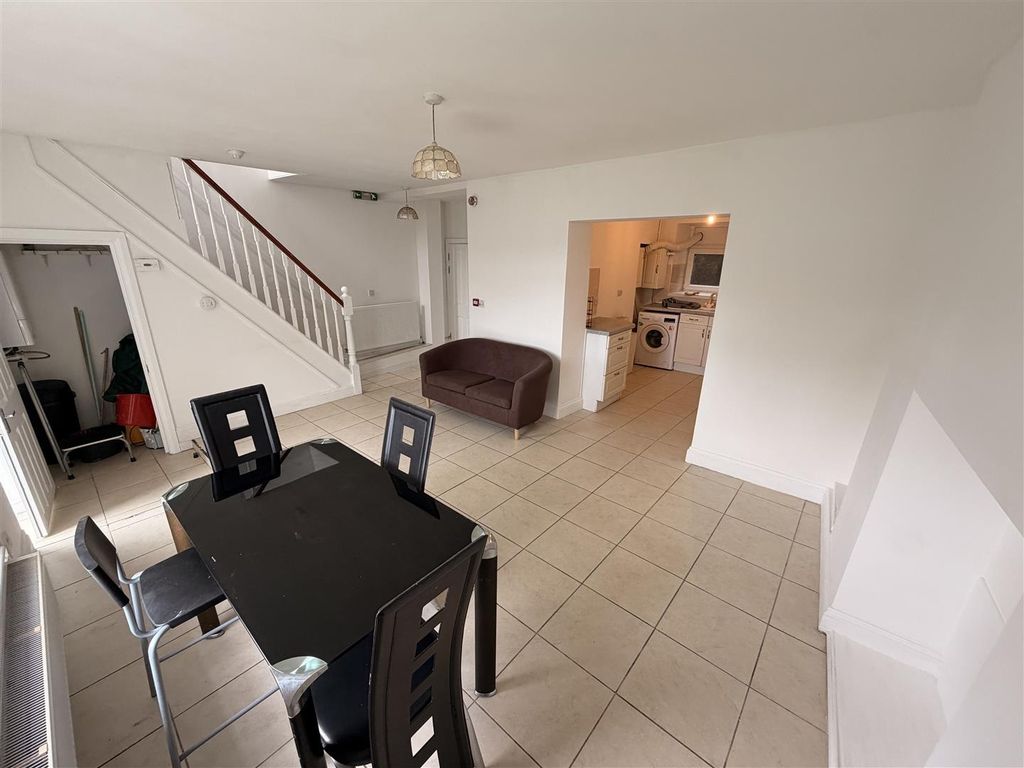 Property photo 1 of 14 Bright And Spacious Open-Plan Living And Dining...