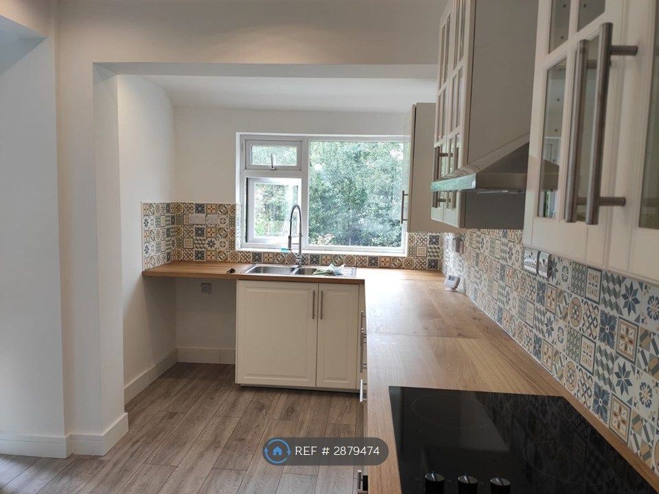Property photo 2 of 10 Kitchen