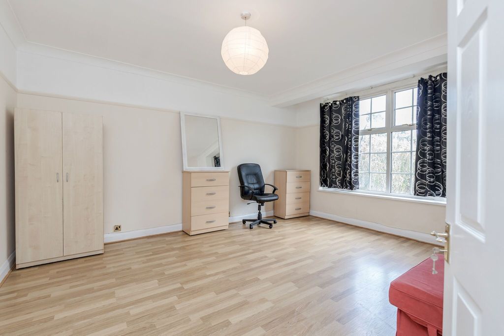 Property photo 2 of 26