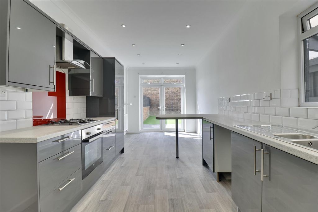 Property photo 2 of 16 5584De3F-10D8-453C-8F5D-BA718B58C538_1_201_A.Jpeg