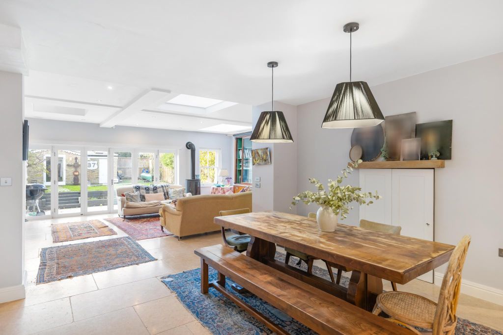 Property photo 2 of 18 Image