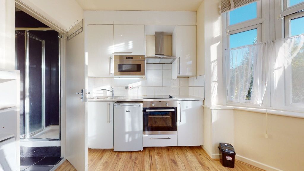 Property photo 2 of 10 Kitchen