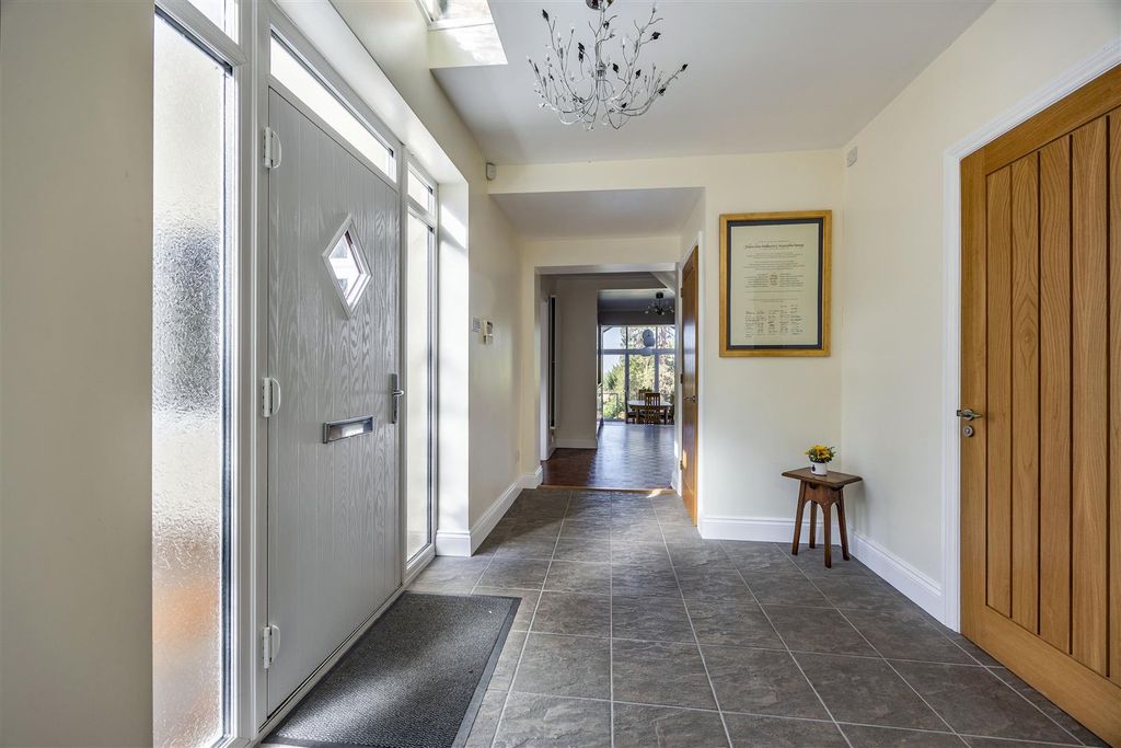 Property photo 3 of 20 Ph51_6250351.Jpg