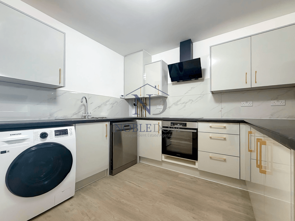 Property photo 1 of 9 2- Bed Ground Floor Flat In Feltham