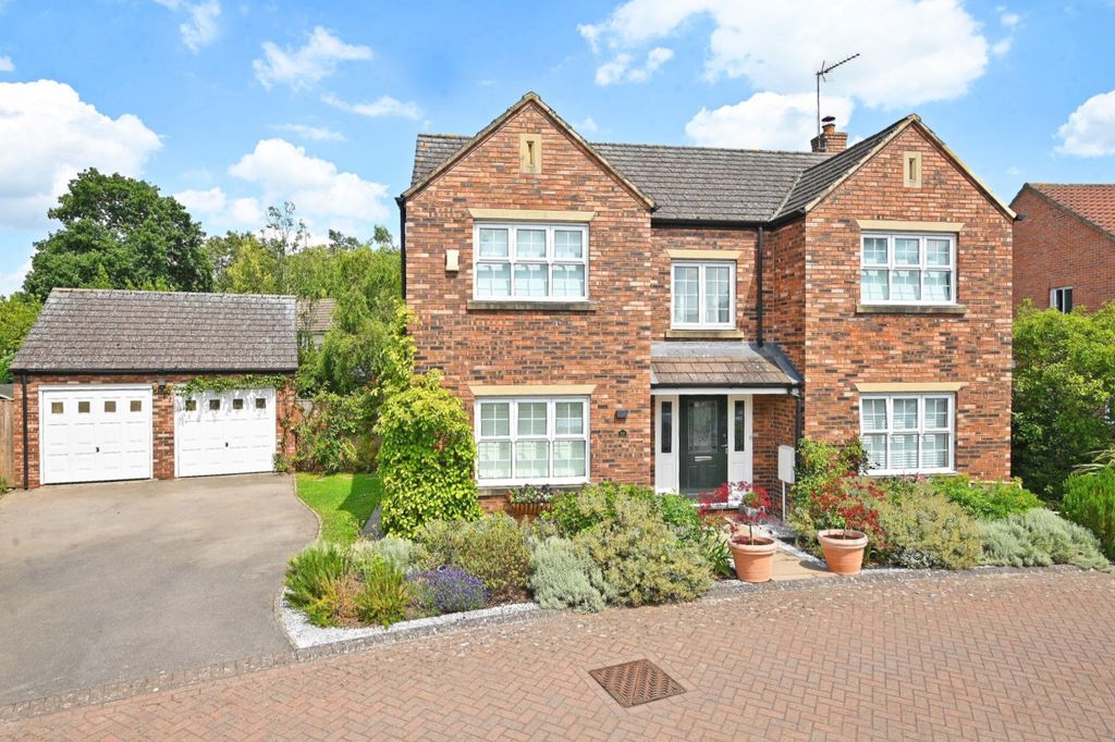 Property photo 1 of 32