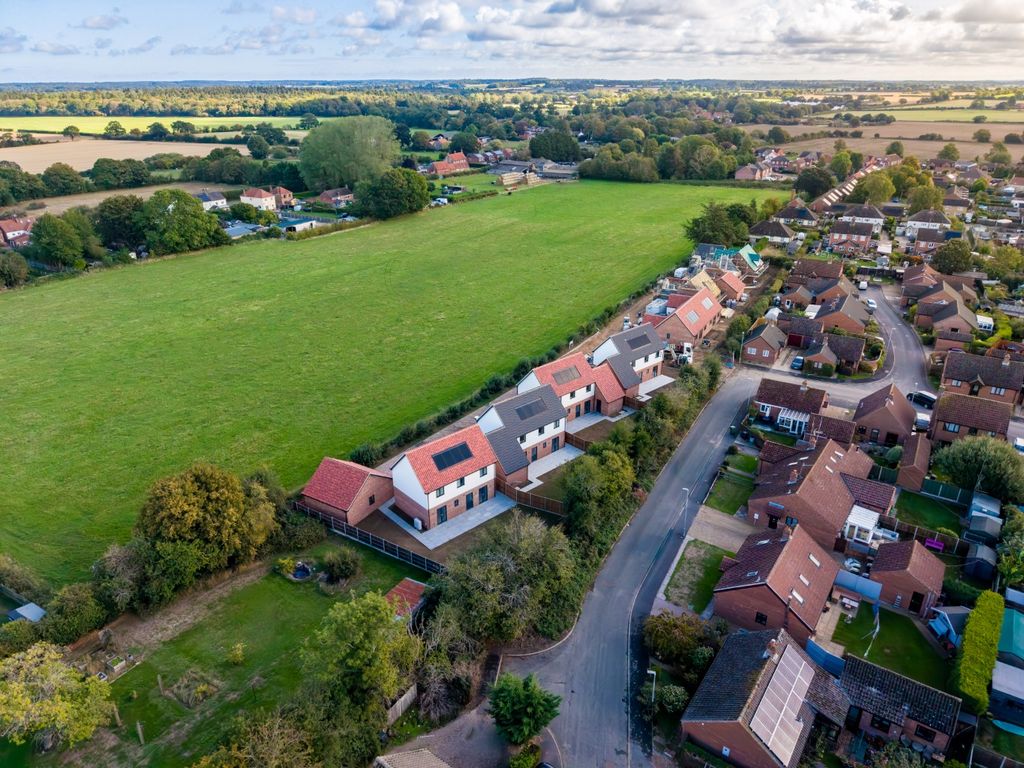 Property photo 2 of 18 5536652