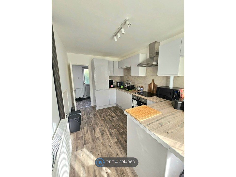 Property photo 1 of 19 Kitchen