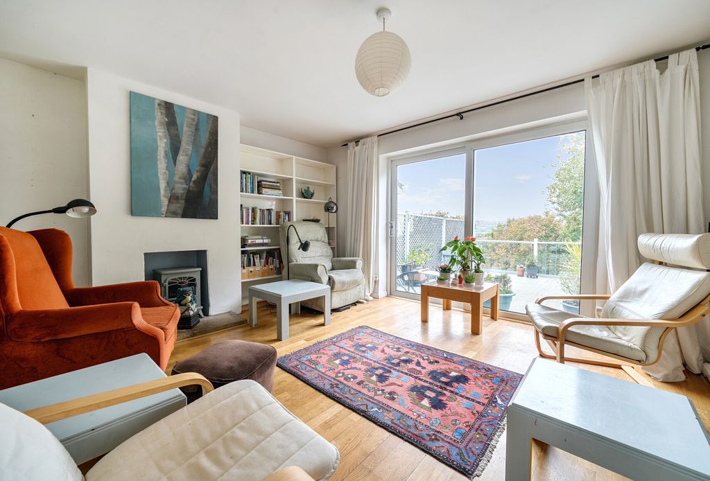 Property photo 2 of 19 1370017-16-68F8F7...