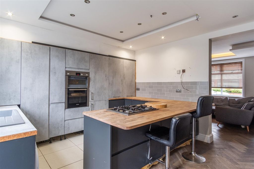 Property photo 3 of 18 Kitchen/Diner