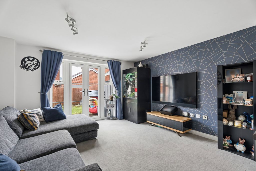 Property photo 2 of 19