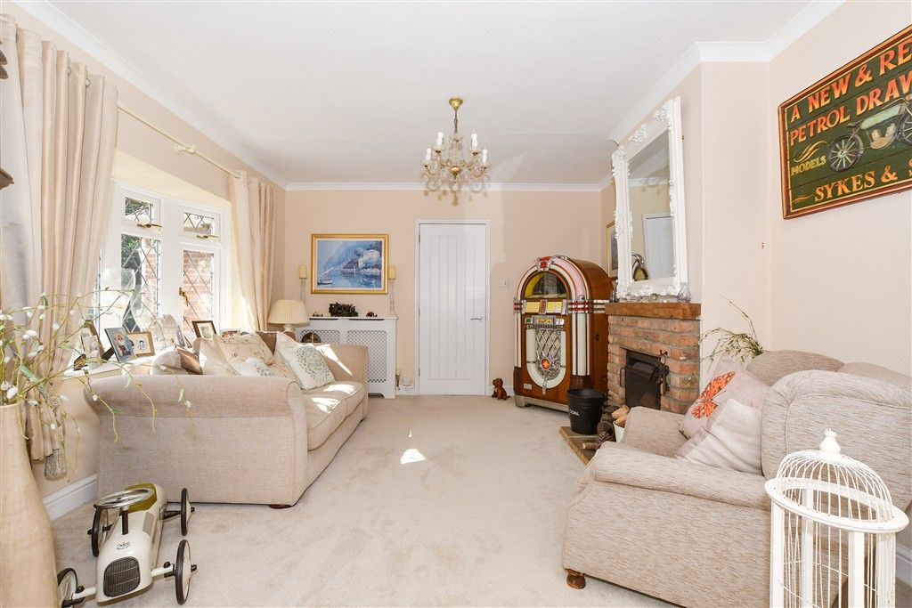 Property photo 3 of 17 Lounge