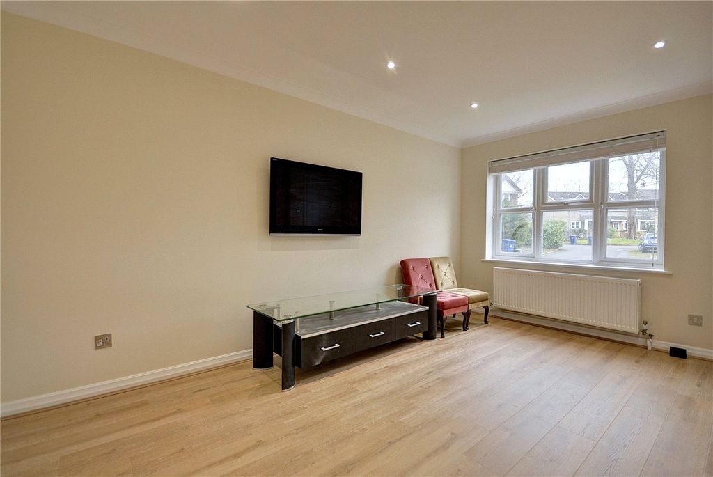 Property photo 2 of 14 Picture No. 11