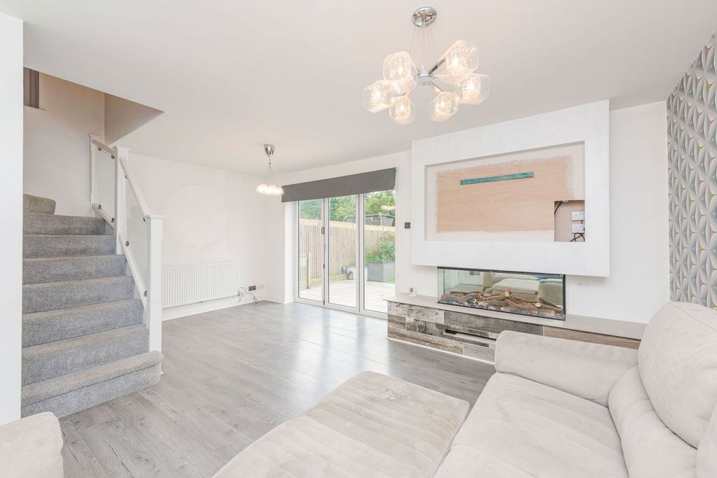 Property photo 2 of 26