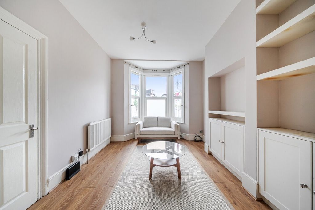 Property photo 2 of 9 Picture No. 11