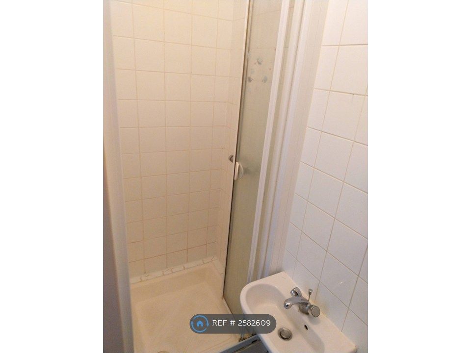 Property photo 3 of 6 Shower