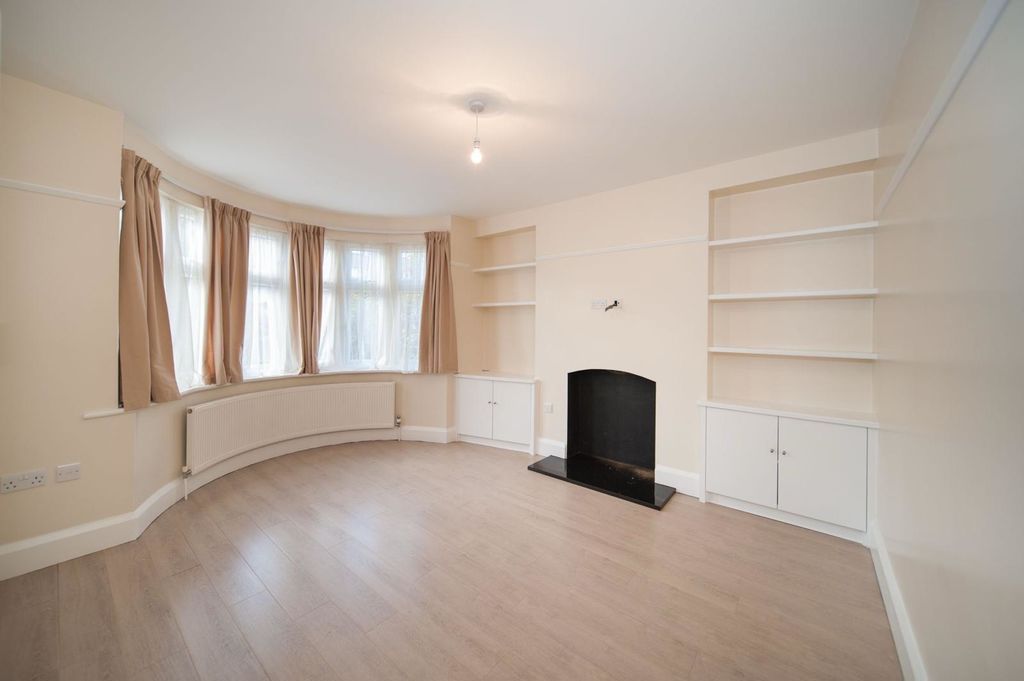 Property photo 3 of 20 Photo 11