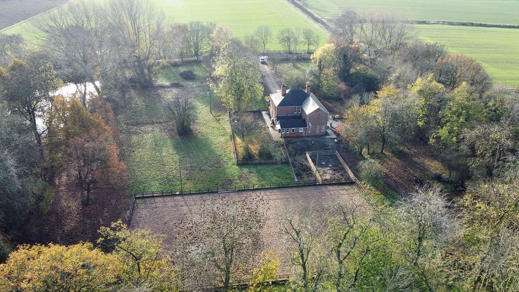 Property photo 3 of 42