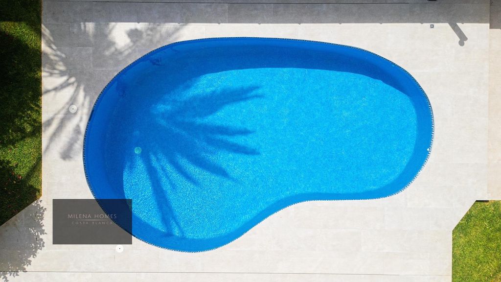 Property photo 2 of 50