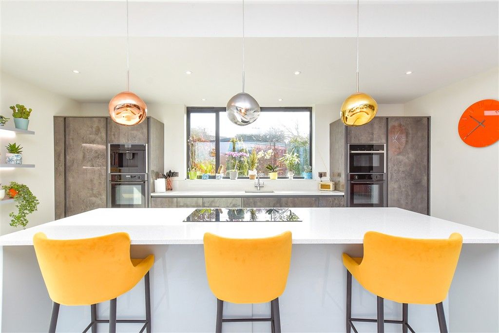 Property photo 2 of 17 Internal Feature