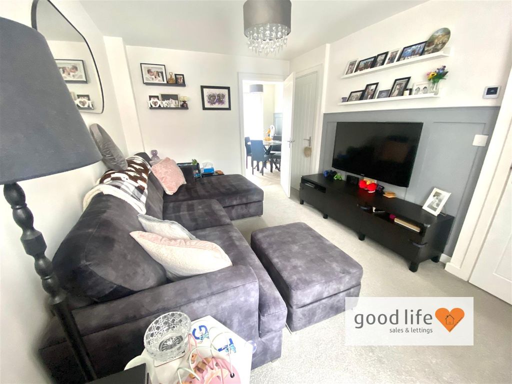 Property photo 2 of 18 20250910_110310444_Ios91Banebury.Jpg