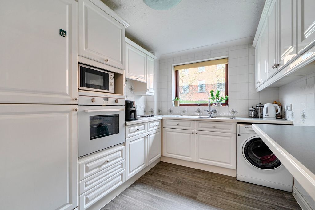 Property photo 2 of 16 1437918-12-69d8Df...