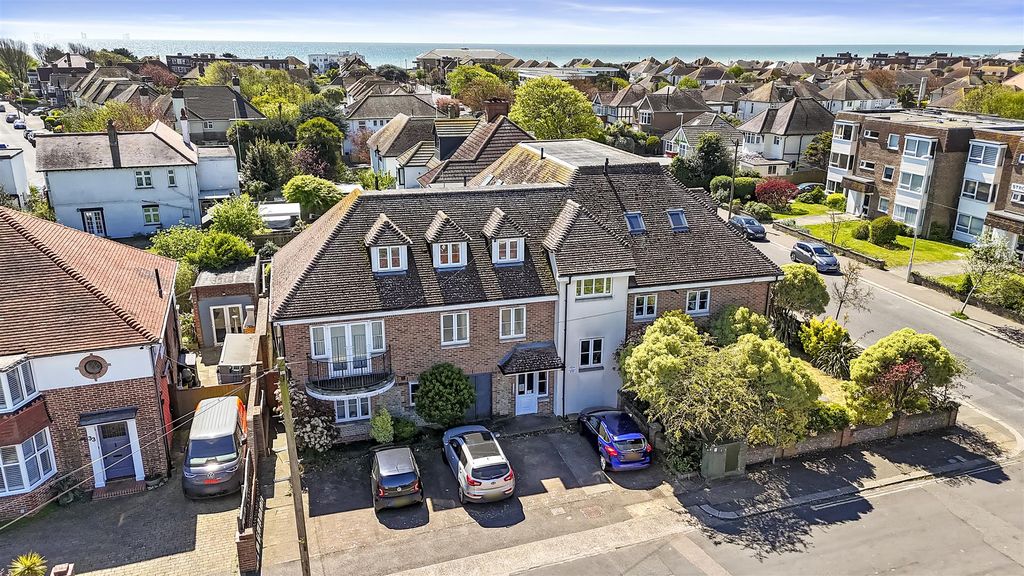 Property photo 1 of 15 7 Marine House 2026-001.Jpg