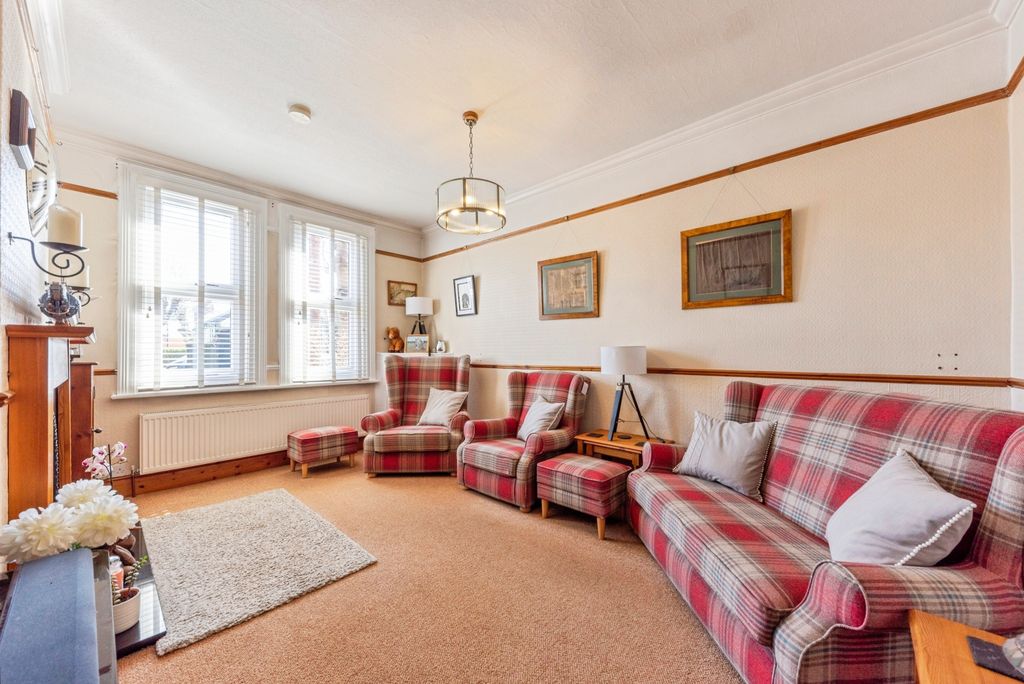 Property photo 3 of 17 23_Lawrence_Street-17