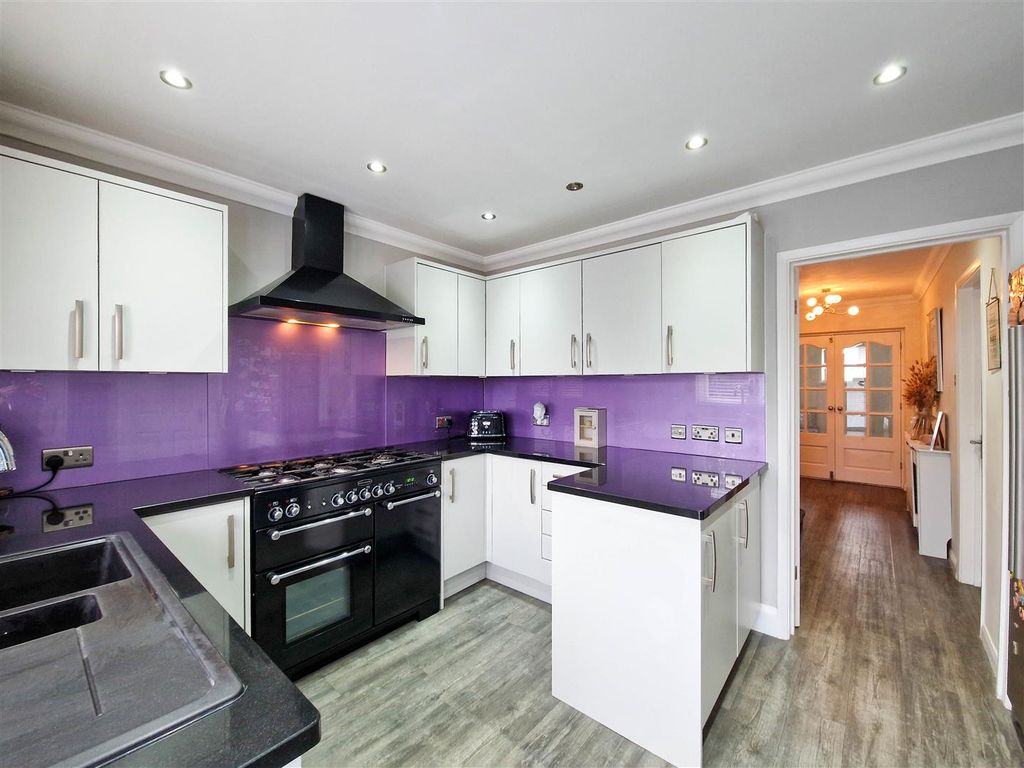 Property photo 2 of 18 Kitchen